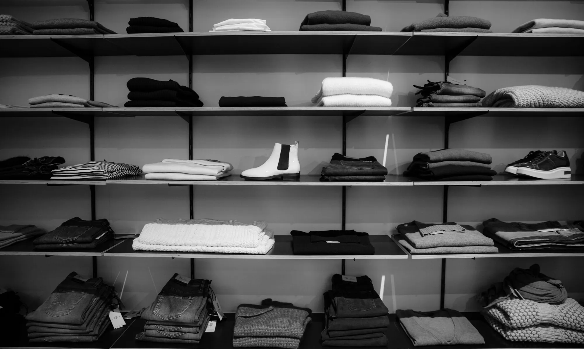 представитель фабрик итальянской одежды, обуви и аксессуаров в Бишкеке