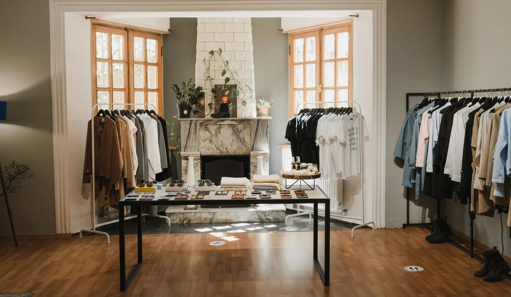 Доставка оптовых партий одежды из Италии в Казахстан