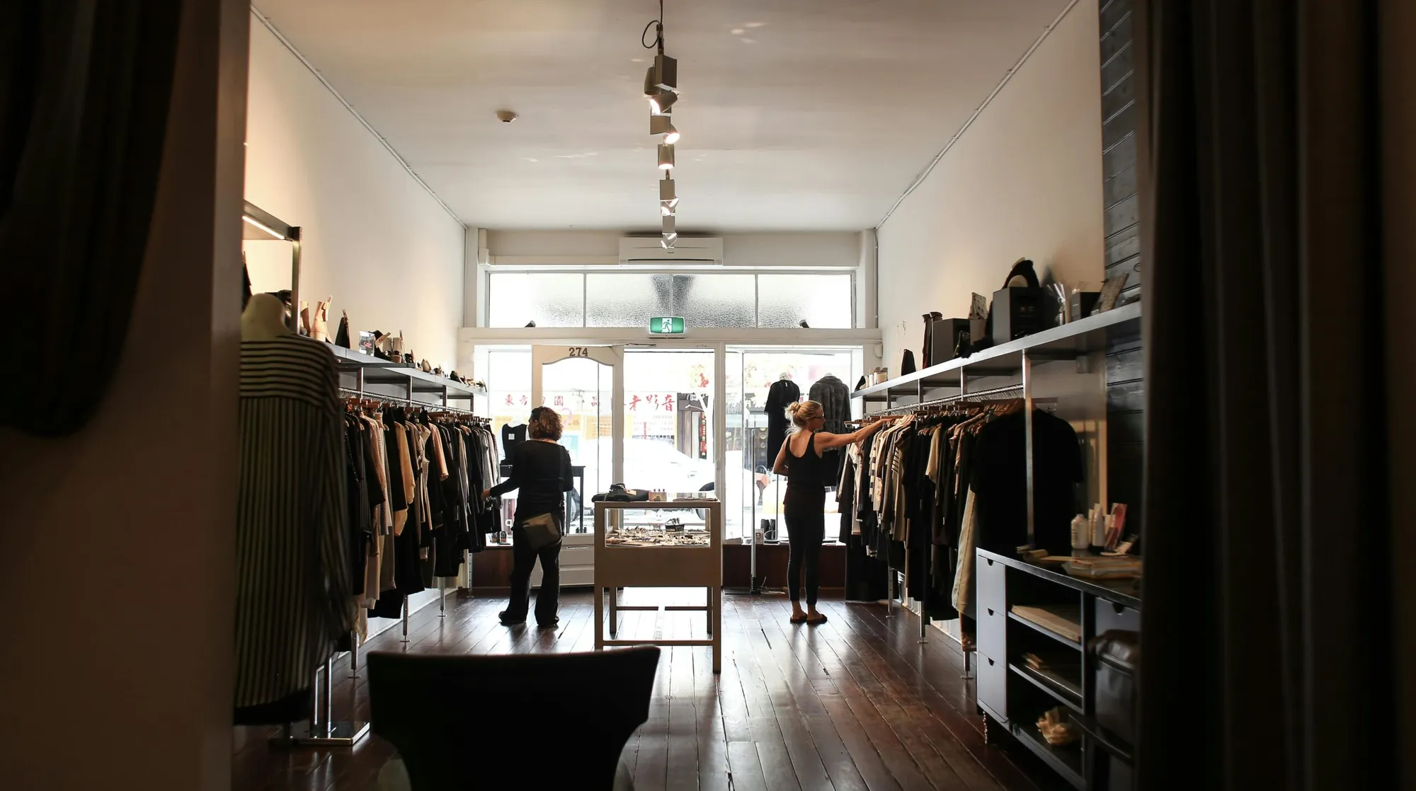 найти производителя одежды для вашего магазина или бутика