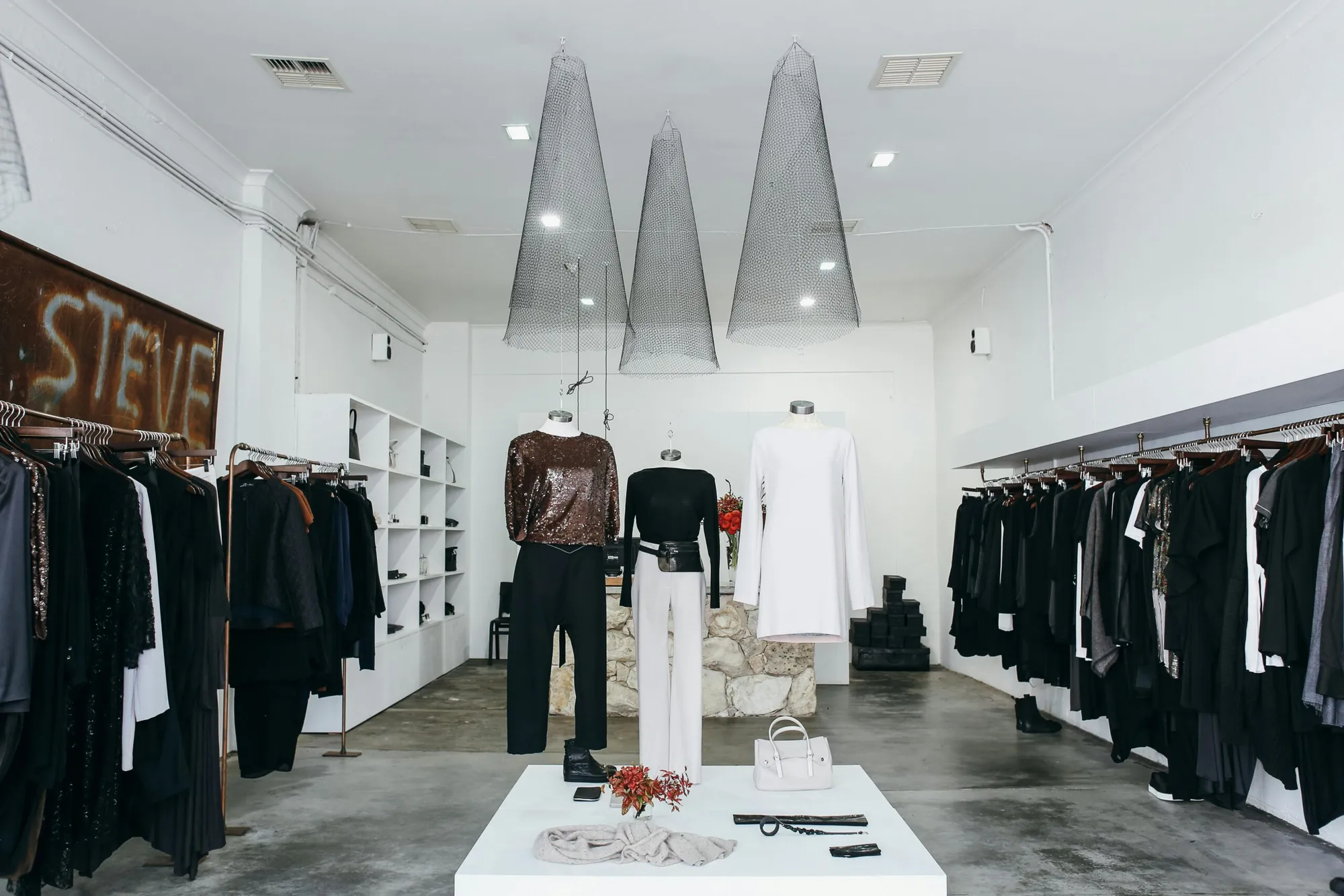 Как купить одежду оптом для вашего бутика